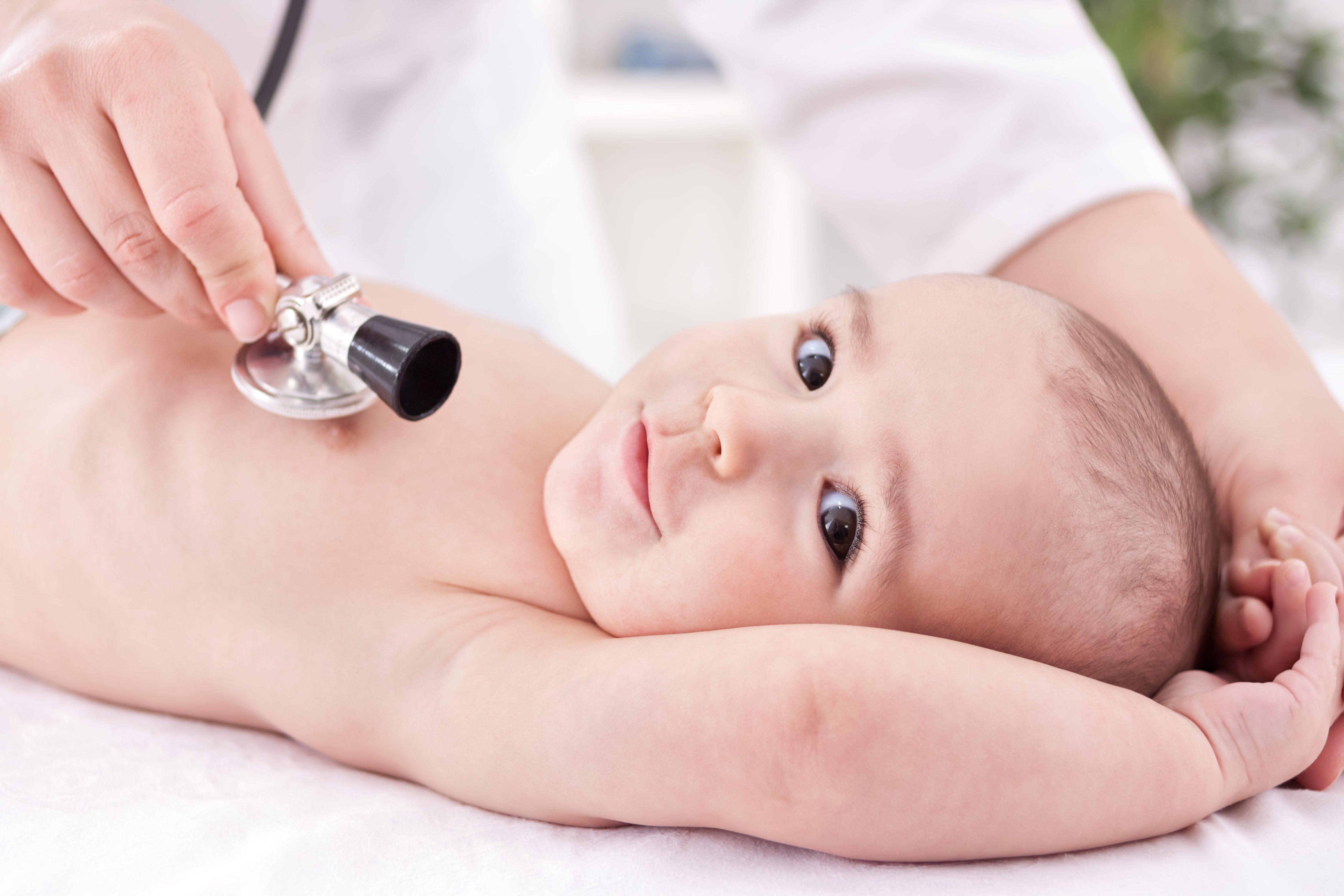 Baby_and_doctor