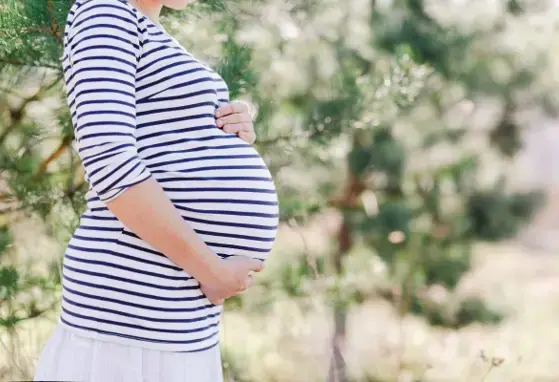 Is there an association between a pregnant mother's diet and her child's weight?