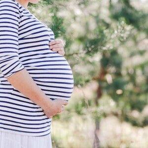 Is there an association between a pregnant mother's diet and her child's weight?