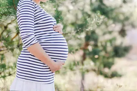 Is there an association between a pregnant mother's diet and her child's weight?